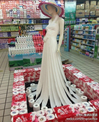 Illustration for article titled Chinese Store Displays Are the Best